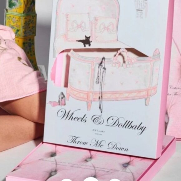 New In Box Wheels & Dollbaby Throw Me Down Luxury Bed Throw - Picture 3 of 5